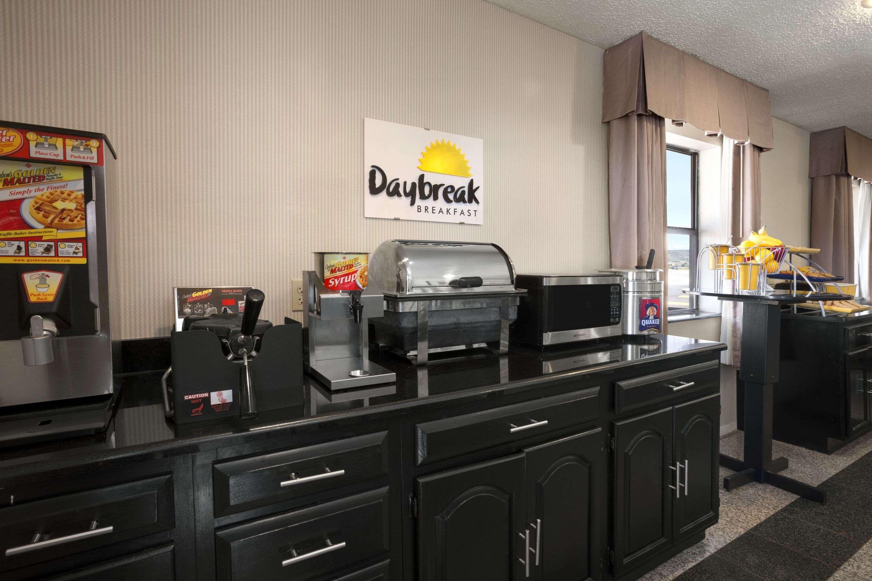 Days Inn By Wyndham Грантс Екстер'єр фото