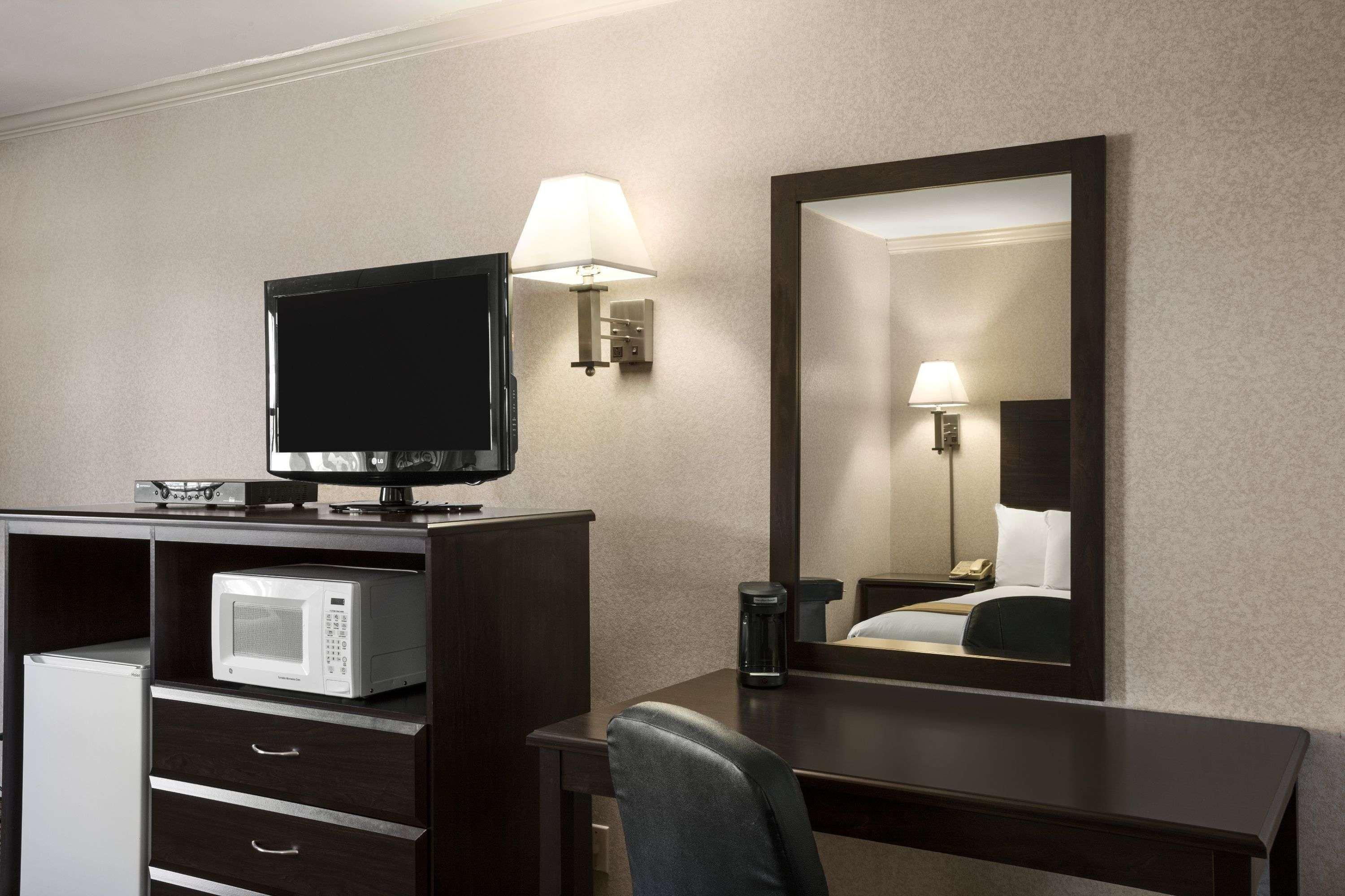 Days Inn By Wyndham Грантс Екстер'єр фото