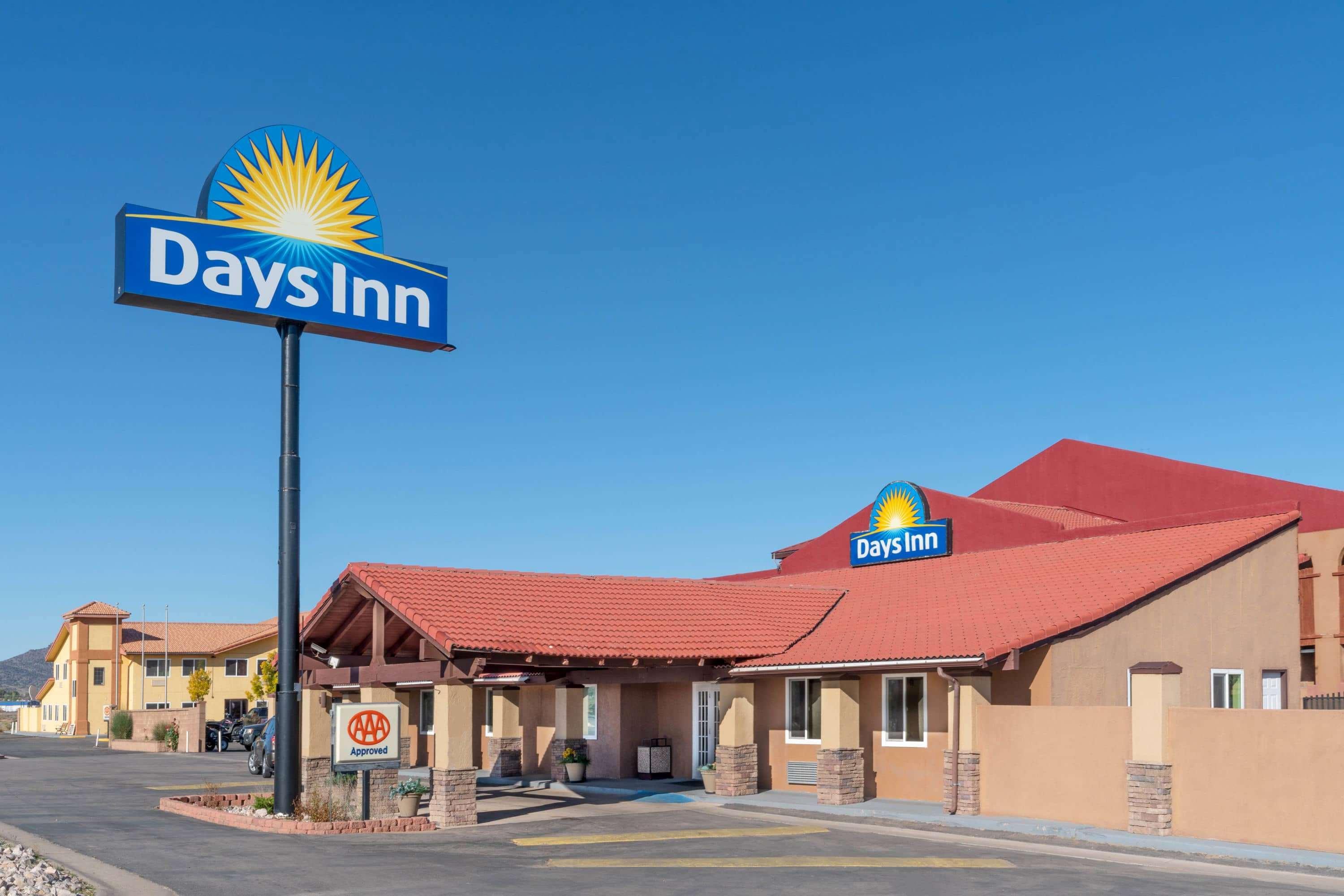 Days Inn By Wyndham Грантс Екстер'єр фото