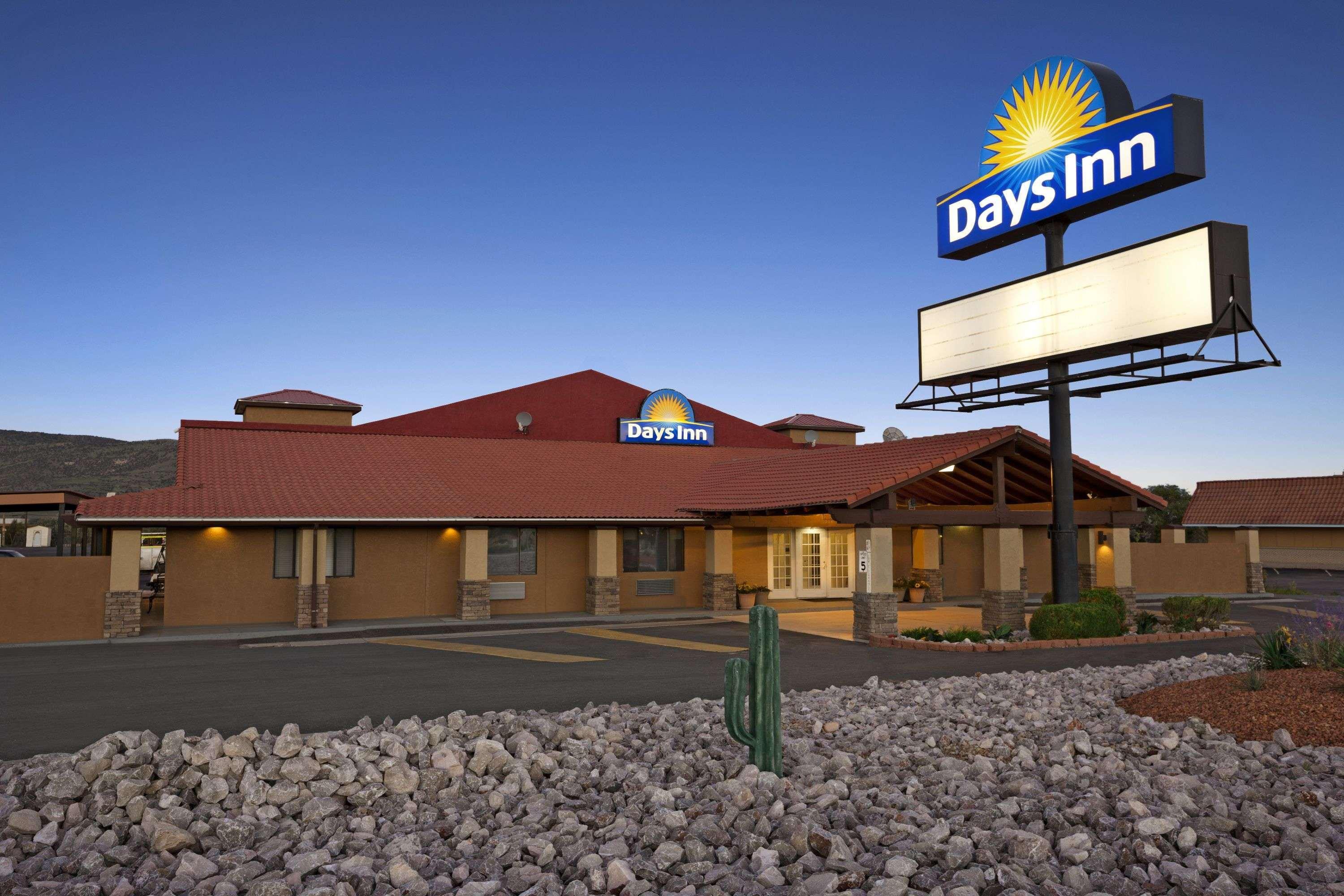 Days Inn By Wyndham Грантс Екстер'єр фото