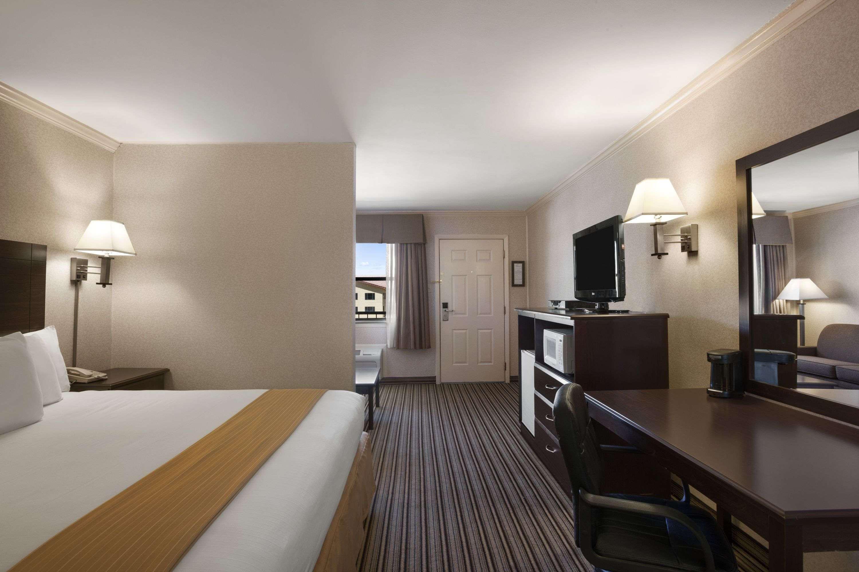 Days Inn By Wyndham Грантс Екстер'єр фото